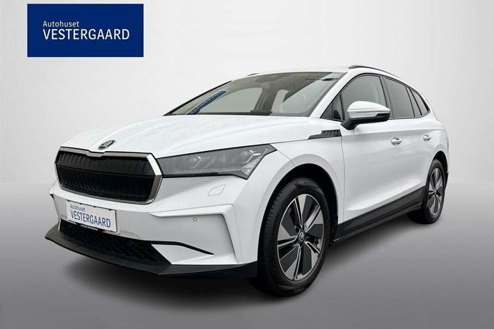 Hvid Skoda Enyaq fra 2023 set udefra