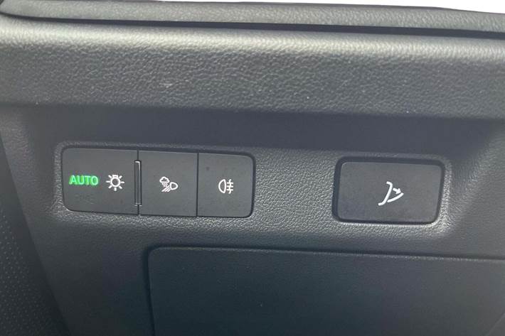 Hvid Skoda Enyaq fra 2023