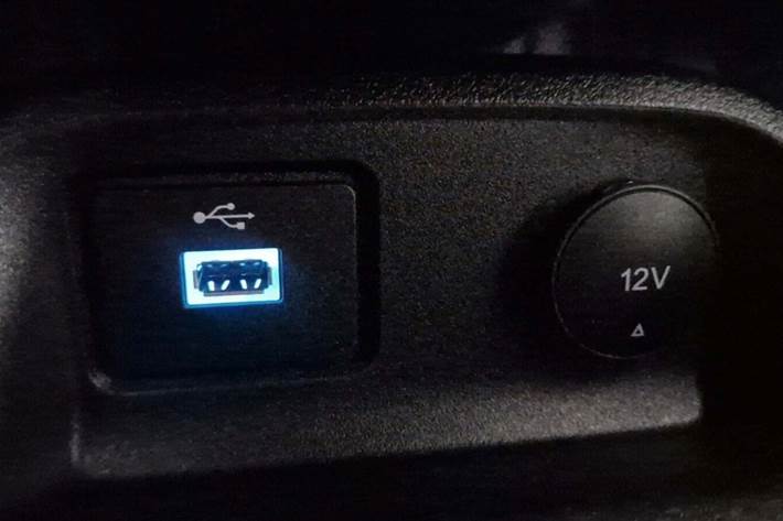 Hvid Ford Transit Connect fra 2021