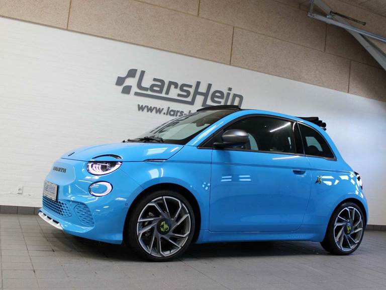 Abarth 500e Scorpionissima Cabrio