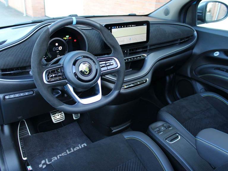 Abarth 500e Scorpionissima Cabrio