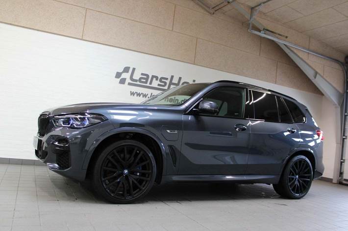 Grå BMW X5 fra 2022