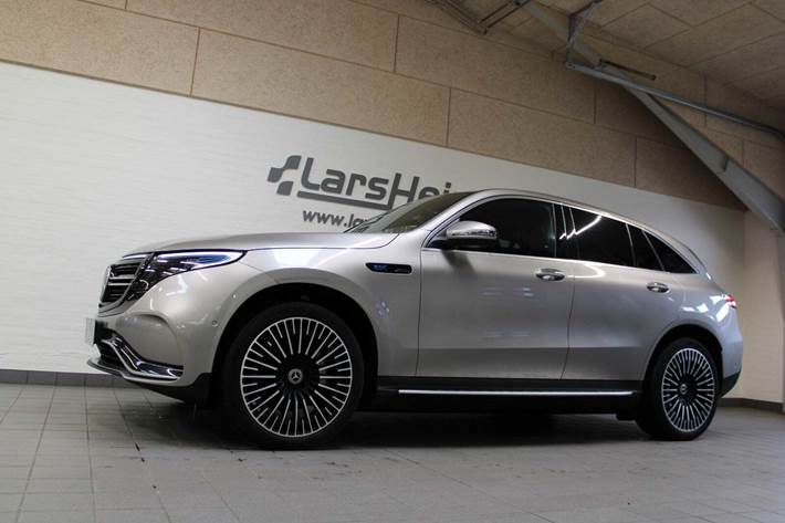 Gul Mercedes EQC400 fra 2023