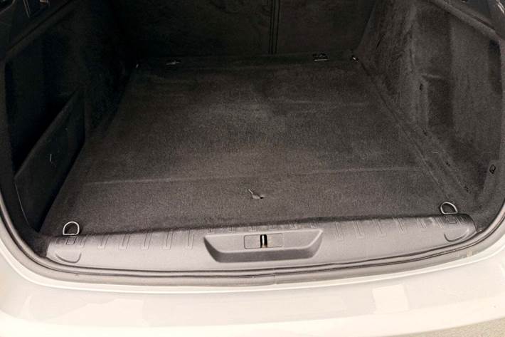 Sølv Peugeot 308 fra 2016