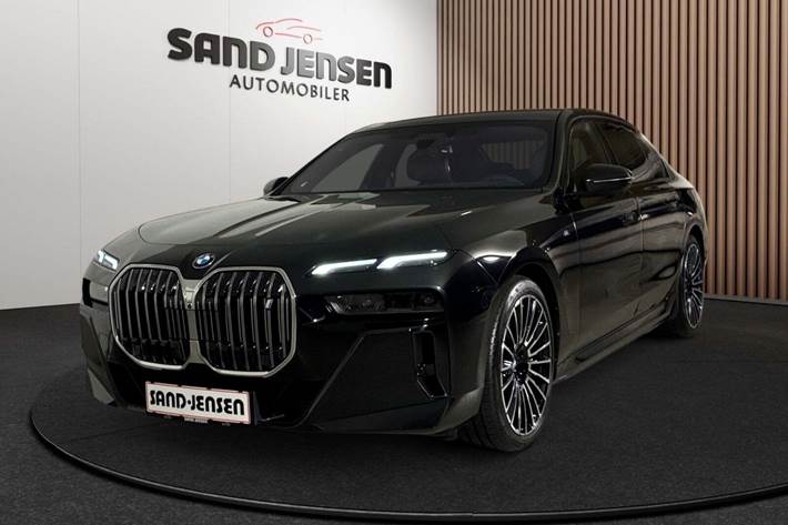 Sort BMW i7 fra 2025 set udefra