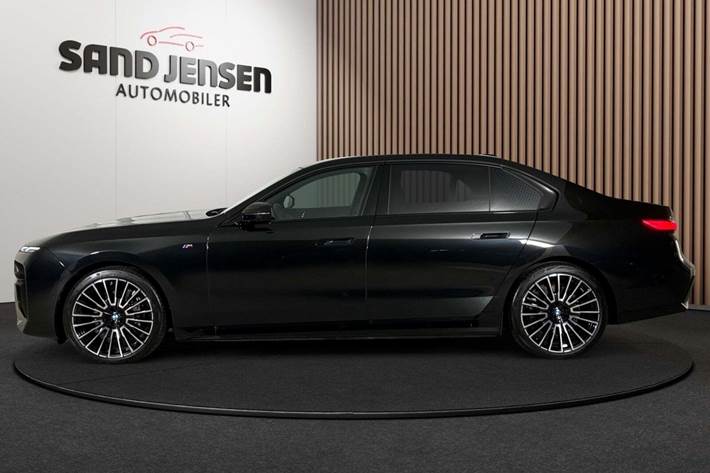 Sort BMW i7 fra 2025