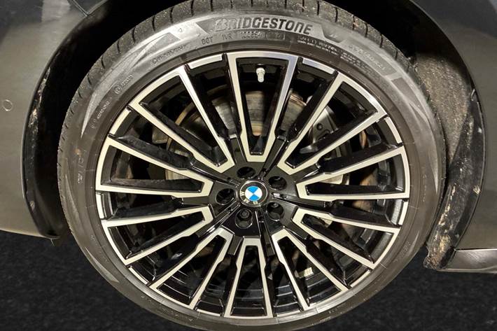 Sort BMW i7 fra 2025