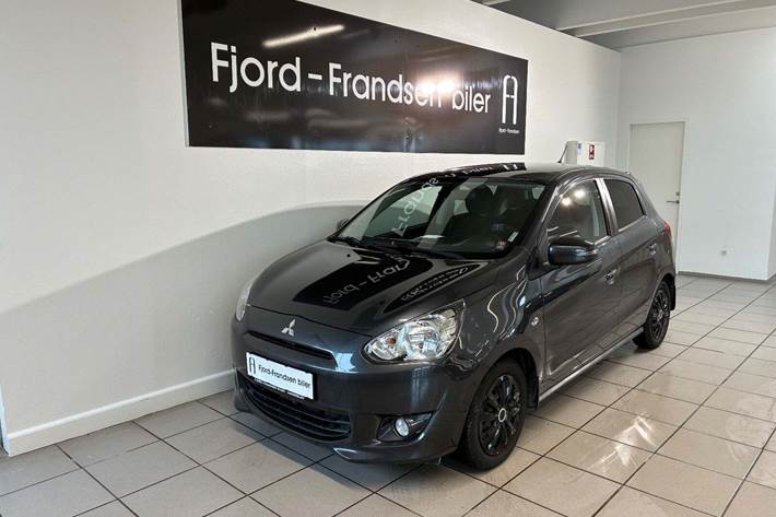 Sort Mitsubishi Space Star fra 2015