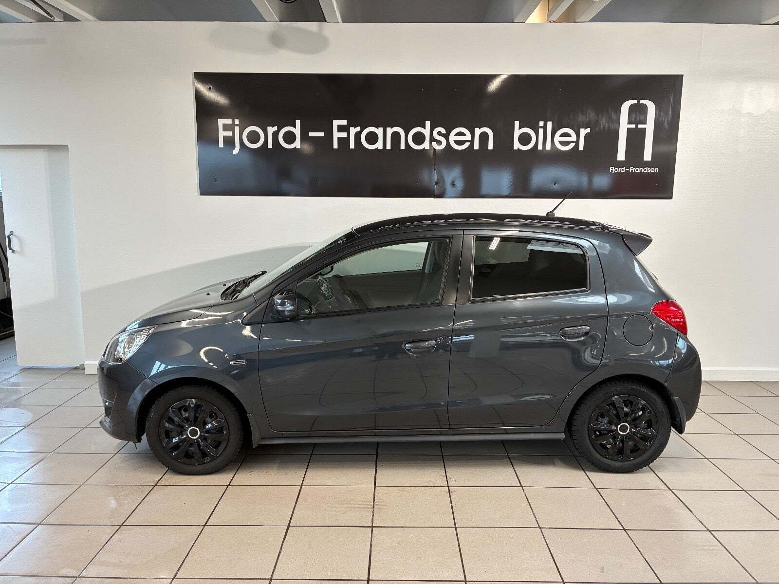 Sort Mitsubishi Space Star fra 2015