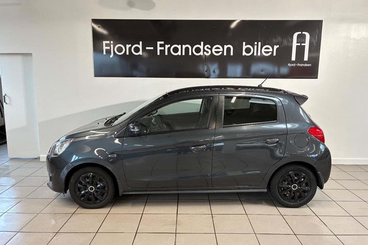 Sort Mitsubishi Space Star fra 2015