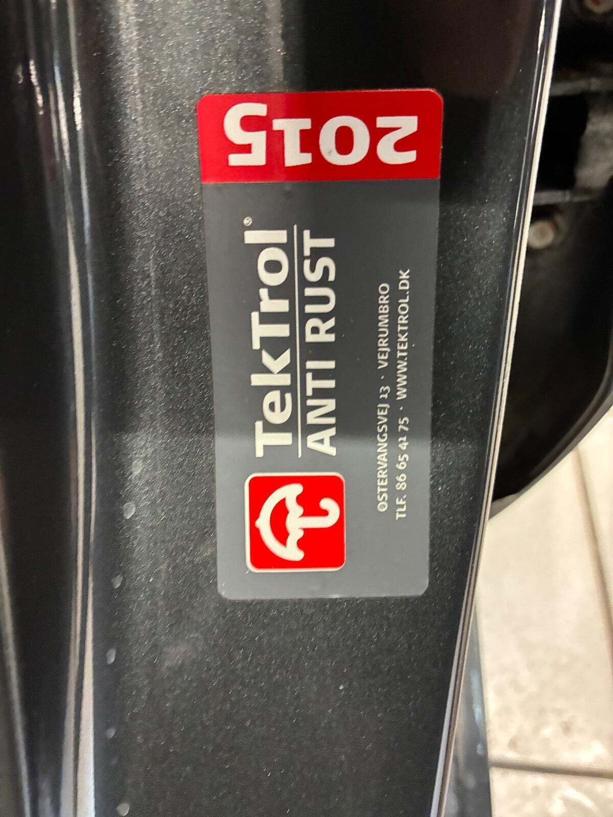 Sort Mitsubishi Space Star fra 2015 set udefra