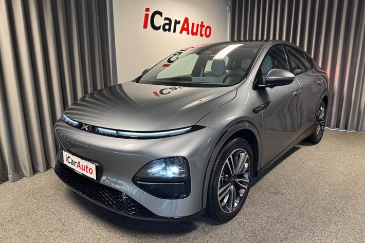 Grå Xpeng G6 fra 2024 set udefra