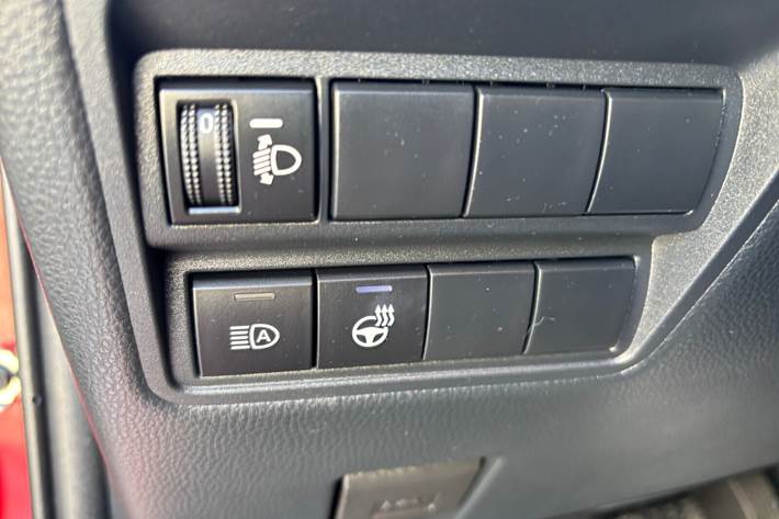 Rød Toyota Yaris fra 2023