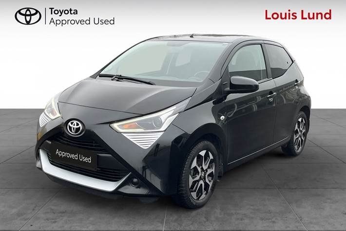 Sort Toyota Aygo fra 2019 set udefra