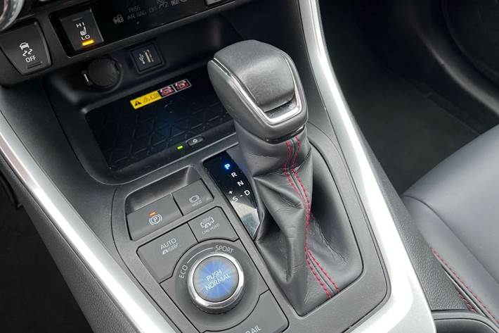 Blå Toyota RAV4 Plug-in fra 2023