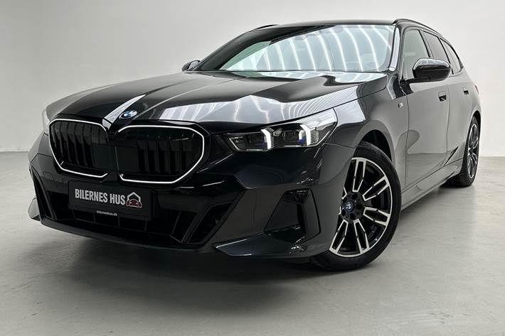 Grå BMW i5 fra 2024