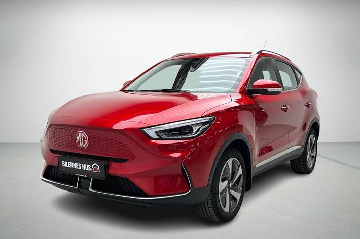 Rød MG ZS EV fra 2022 set udefra
