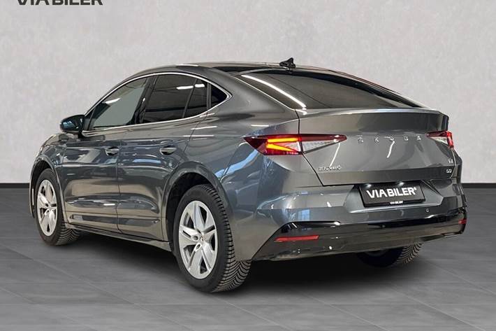 Grå Skoda Enyaq fra 2023