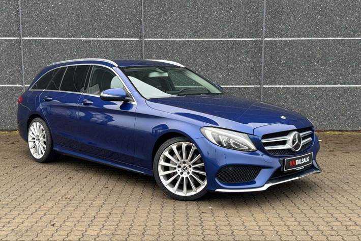 Blå Mercedes C220 d fra 2016 set udefra