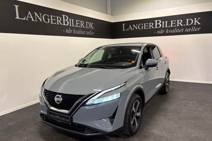 Grå Nissan Qashqai fra 2022 set udefra