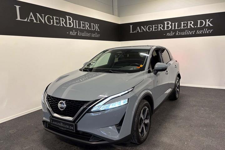 Grå Nissan Qashqai fra 2022 set udefra