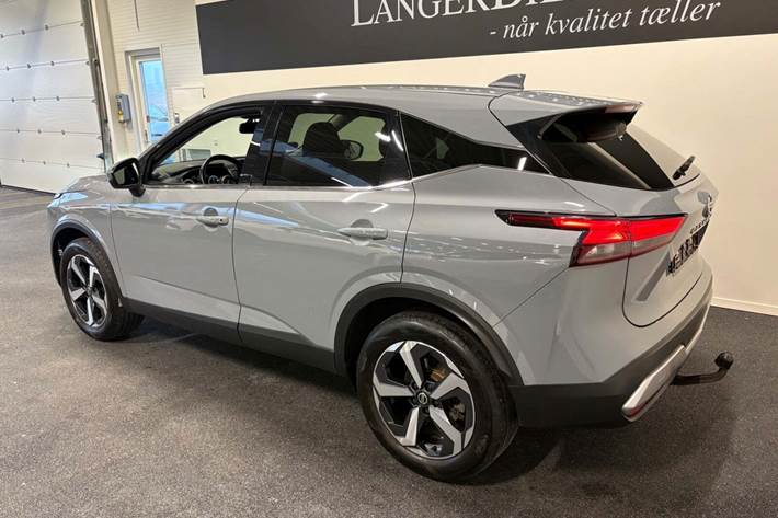 Grå Nissan Qashqai fra 2022