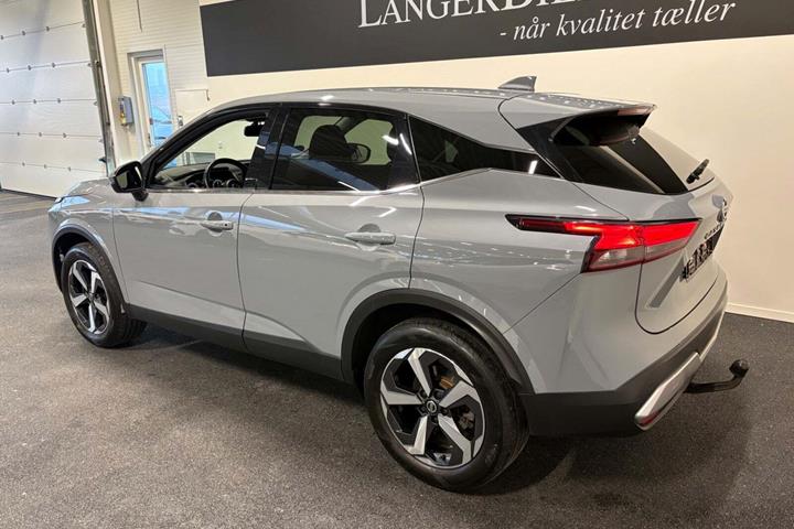 Grå Nissan Qashqai fra 2022