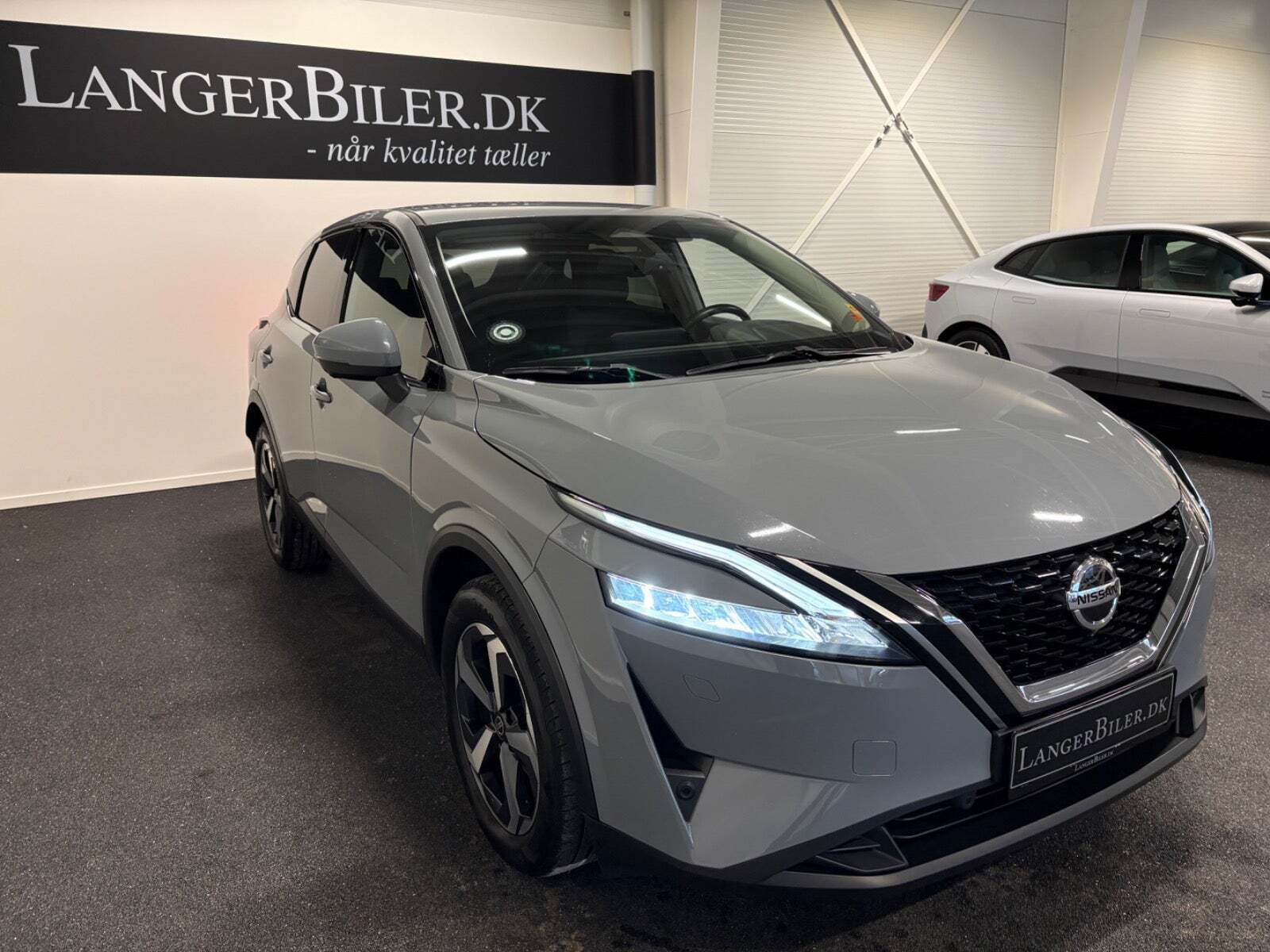 Grå Nissan Qashqai fra 2022
