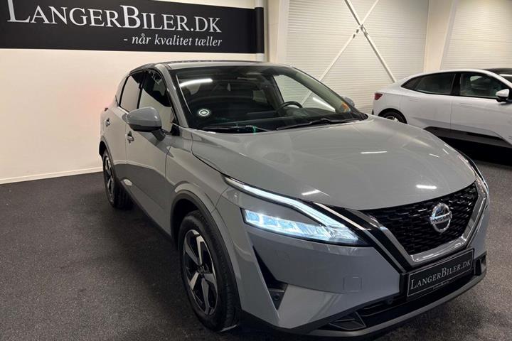 Grå Nissan Qashqai fra 2022