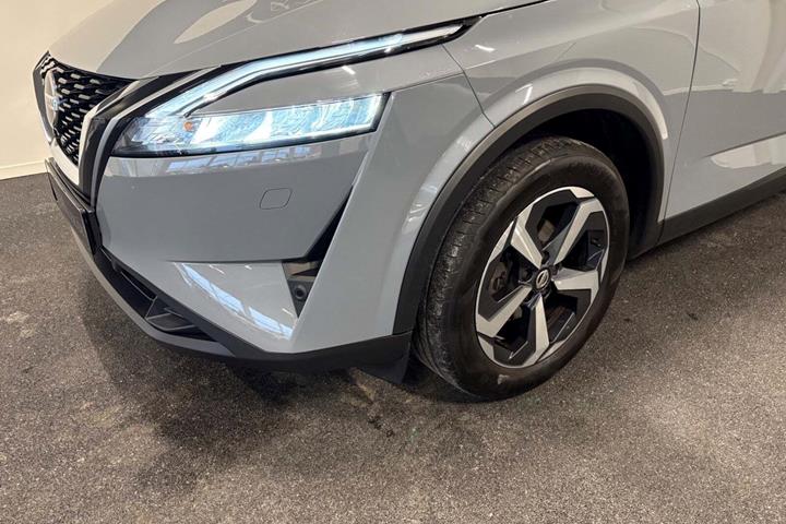Grå Nissan Qashqai fra 2022
