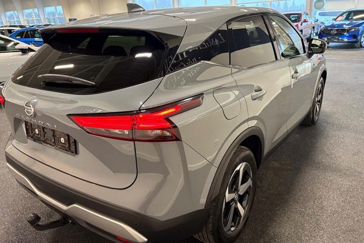 Grå Nissan Qashqai fra 2022