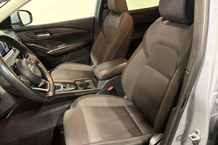 Grå Nissan Qashqai fra 2022