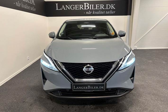 Grå Nissan Qashqai fra 2022