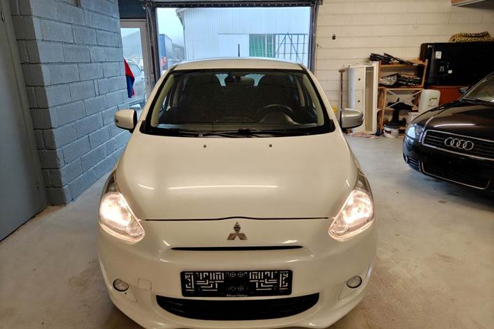 Gul Mitsubishi Space Star fra 2015