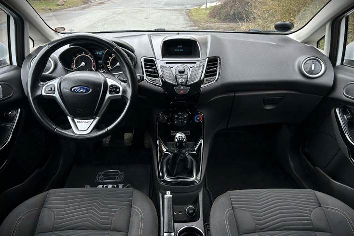 Hvid Ford Fiesta fra 2014