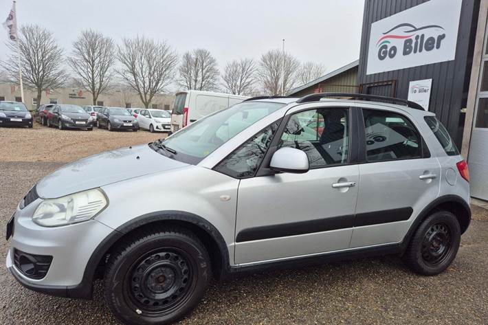 Grøn Suzuki SX4 fra 2011