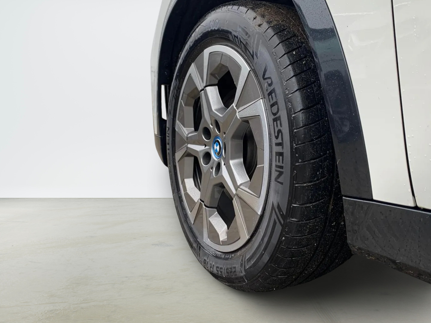 Hvid BMW iX1 fra 2025