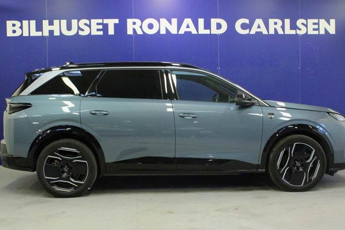 Blå Peugeot e-5008 fra 2024