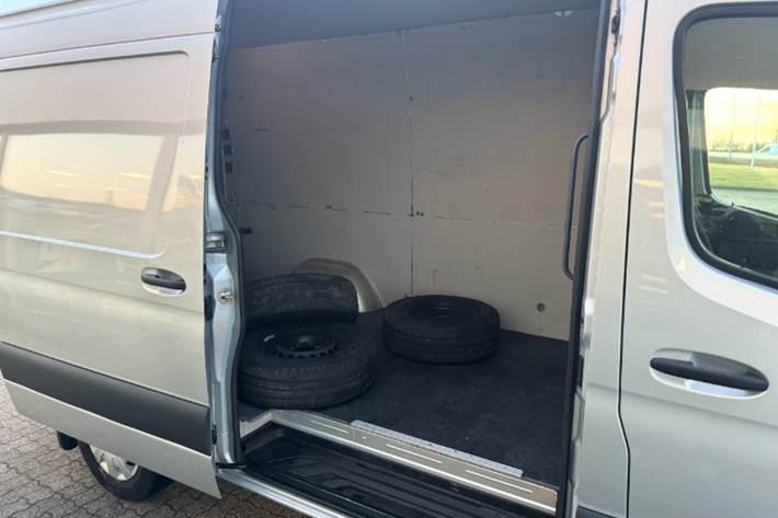 Sølv Mercedes Sprinter 319 fra 2021