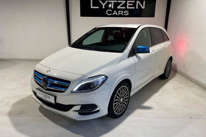 Hvid Mercedes B250 e fra 2018 set udefra