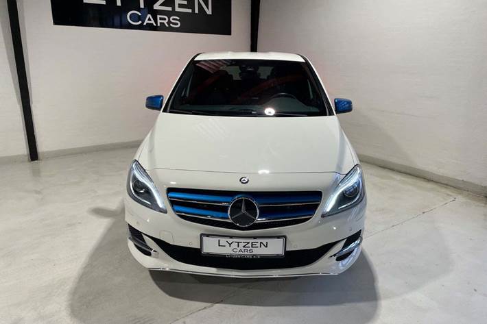 Hvid Mercedes B250 e fra 2018 set udefra