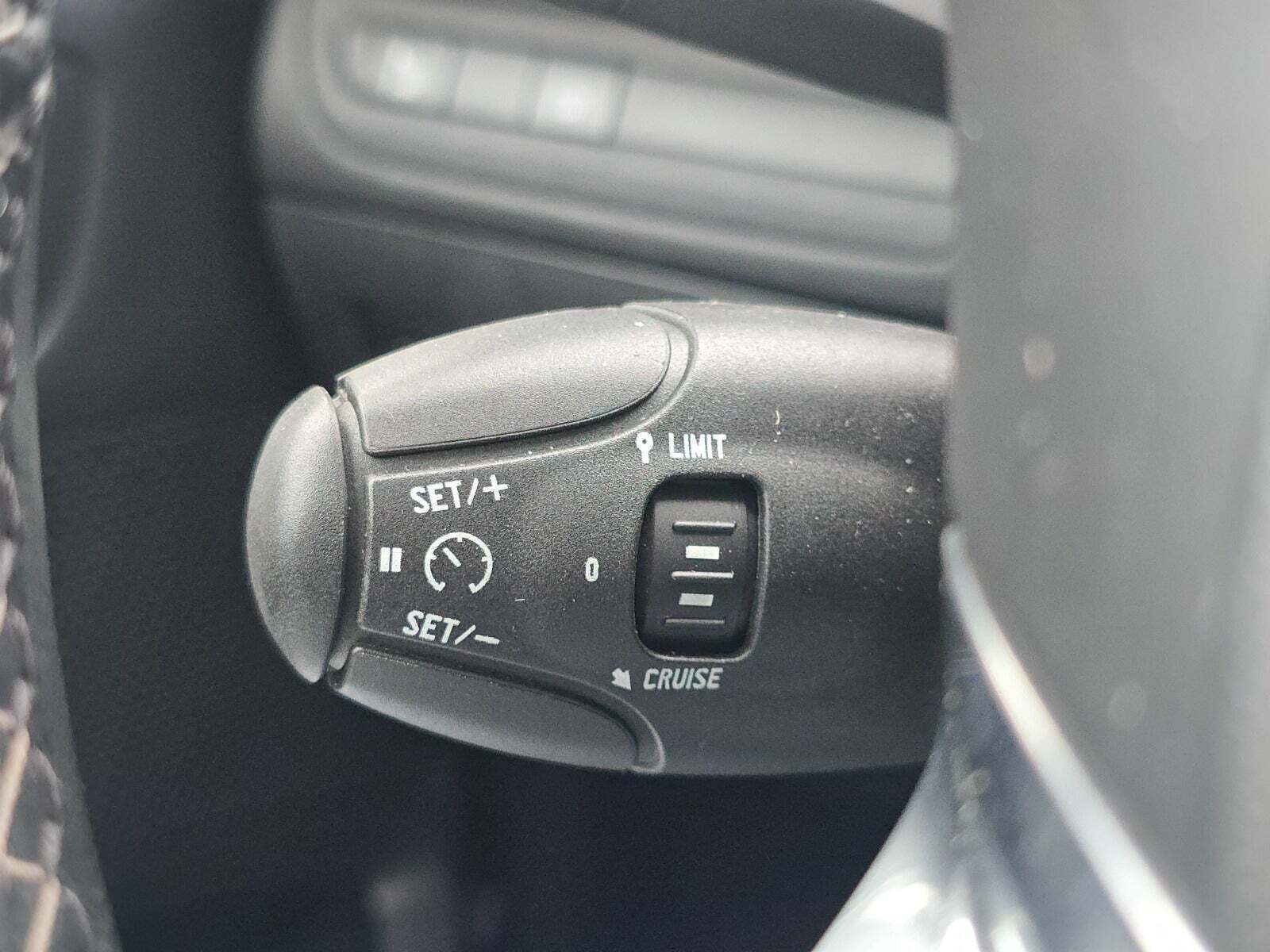 Peugeot 2008 1,2 e-THP 110 Allure Sky