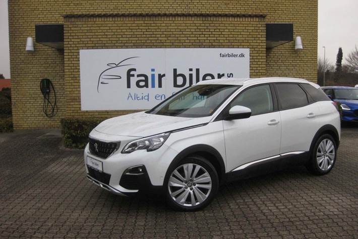 Hvid Peugeot 3008 fra 2019 set udefra