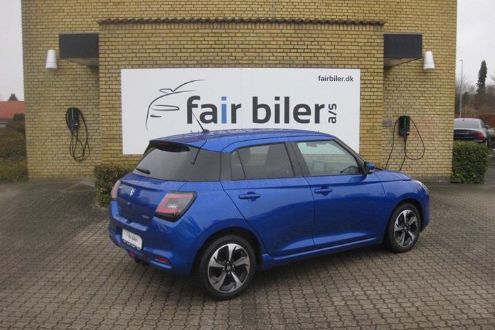 Blå Suzuki Swift fra 2025