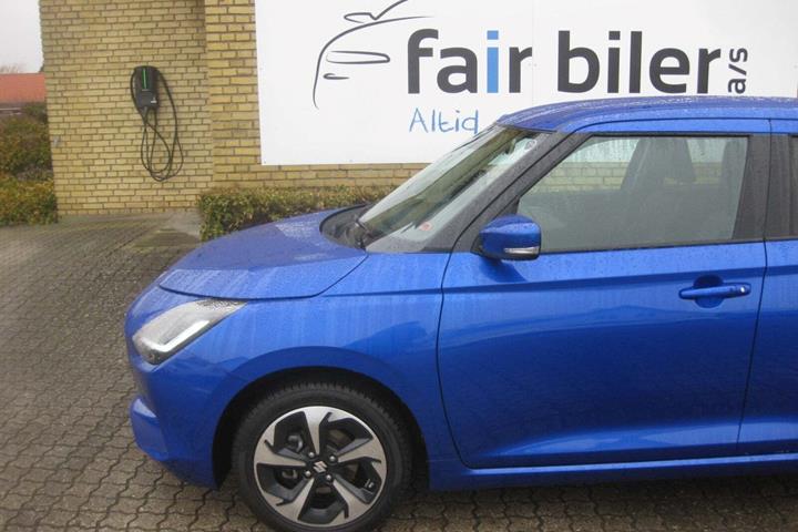 Blå Suzuki Swift fra 2025