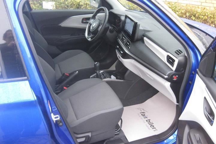 Blå Suzuki Swift fra 2025