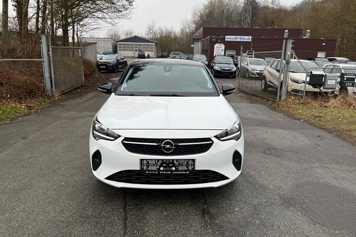 Hvid Opel Corsa fra 2020