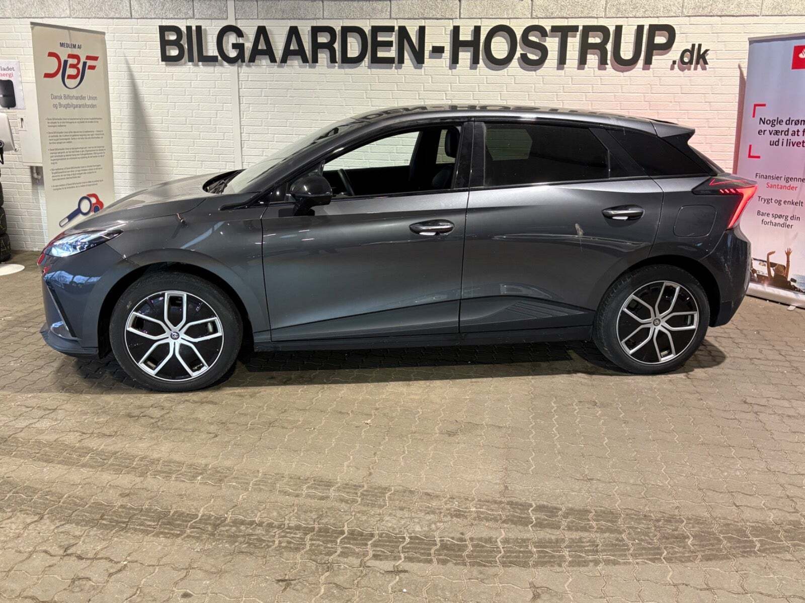 MG 4 77 Luxury Extended Range