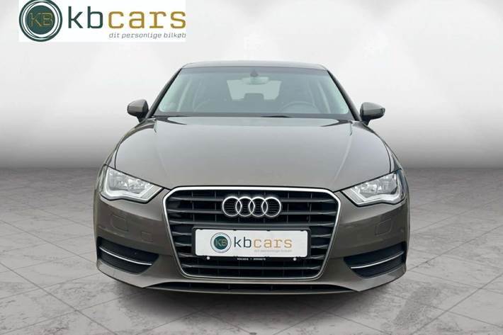 Orange Audi A3 fra 2016