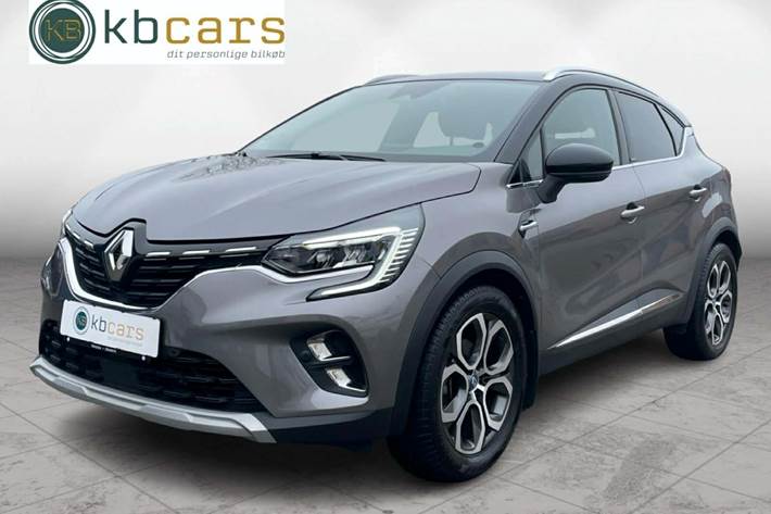 Grå Renault Captur fra 2021 set udefra